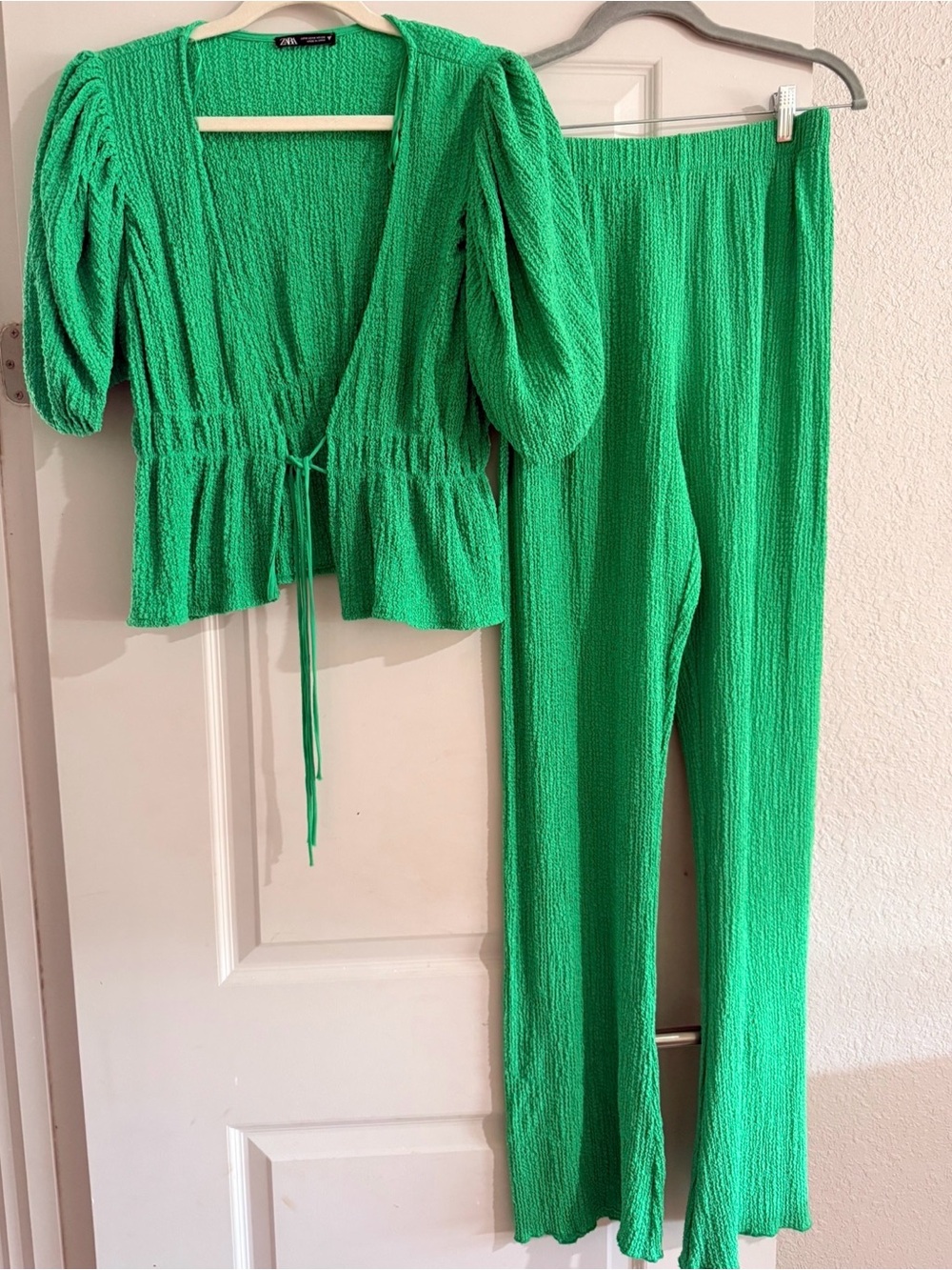 Zara Emerald Green Textured Straight-Leg Pants